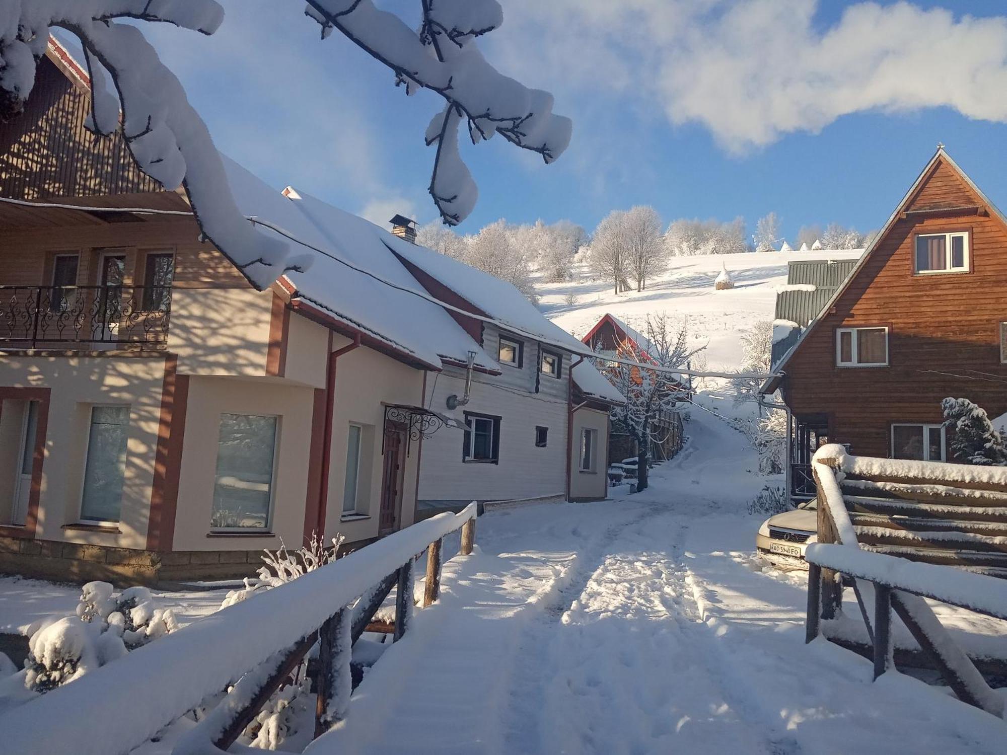 У Олега Hotel Verkhne-Studenyy Exterior foto